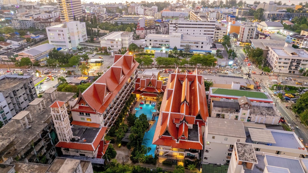 Nipa Resort — Hotel building in Patong Beach, Phuket Province