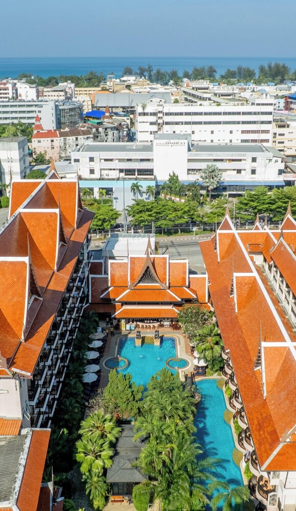Nipa Resort — Hotel building in Patong Beach, Phuket Province
