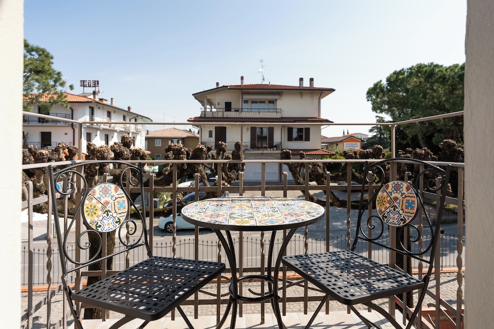 Hotel Gardenia — Hotel building in Sirmione, Lombardy