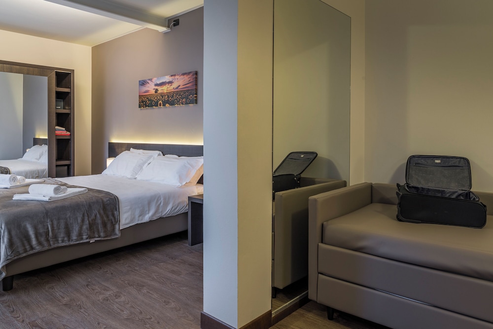Hotel Gardenia — Hotel rooms in Sirmione, Lombardy
