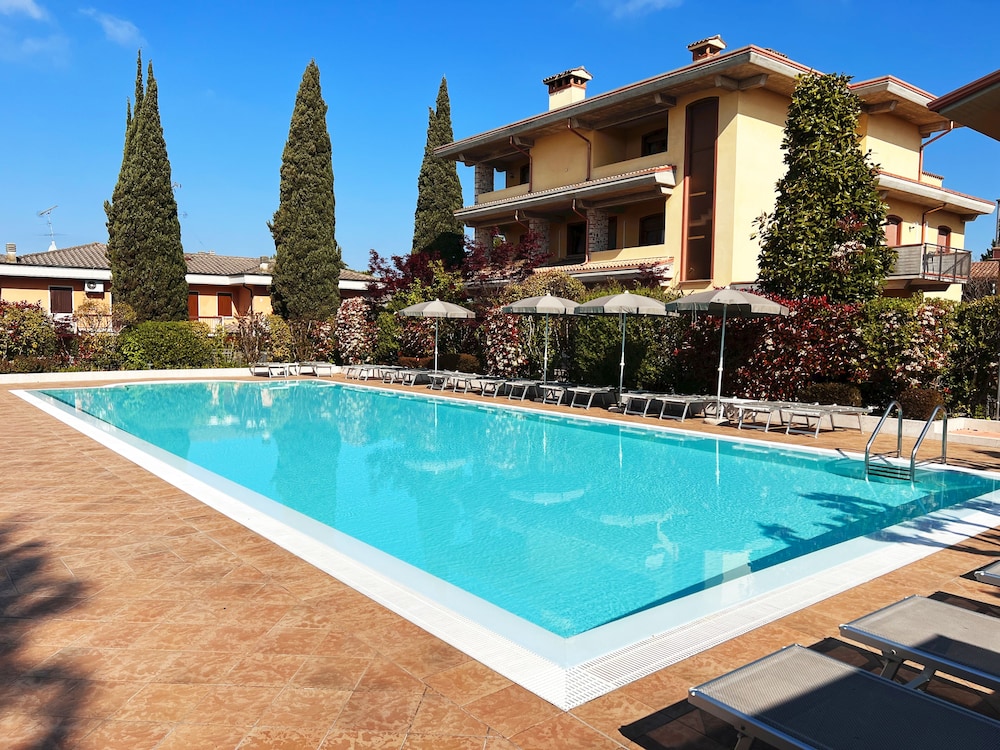 Hotel Gardenia — Main photo in Sirmione, Lombardy