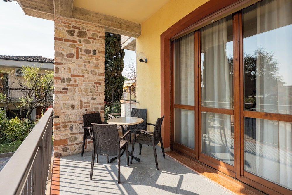 Hotel Gardenia — Hotel building in Sirmione, Lombardy