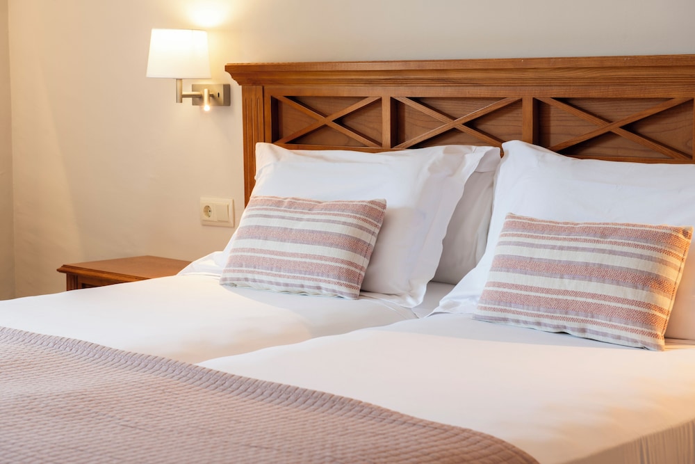 Inturotel Esmeralda Garden — Hotel rooms in Cala d´Or, Balearic Islands