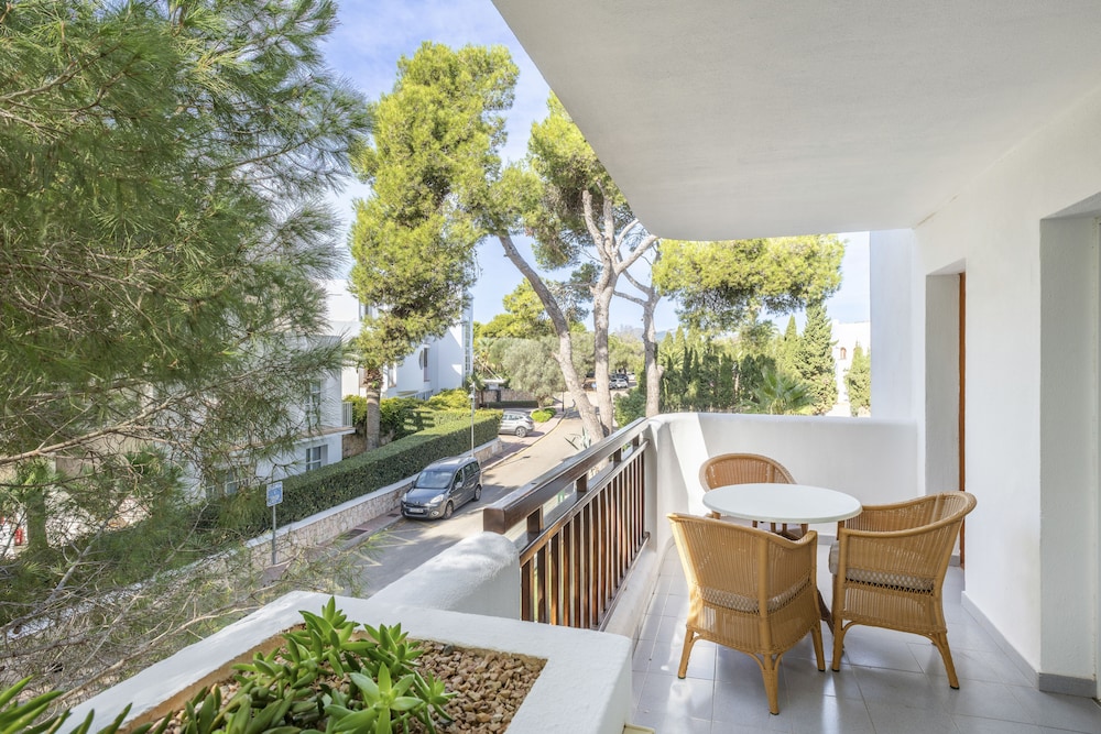 Inturotel Esmeralda Garden — Hotel rooms in Cala d´Or, Balearic Islands
