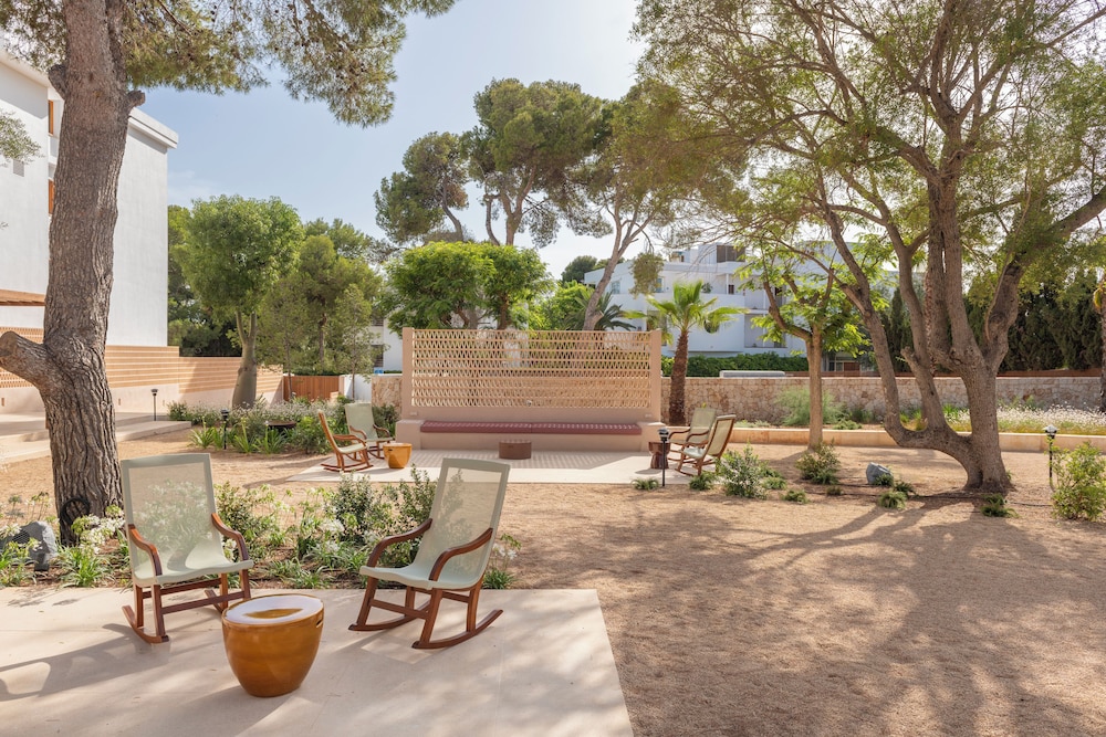 Inturotel Esmeralda Garden — Hotel building in Cala d´Or, Balearic Islands