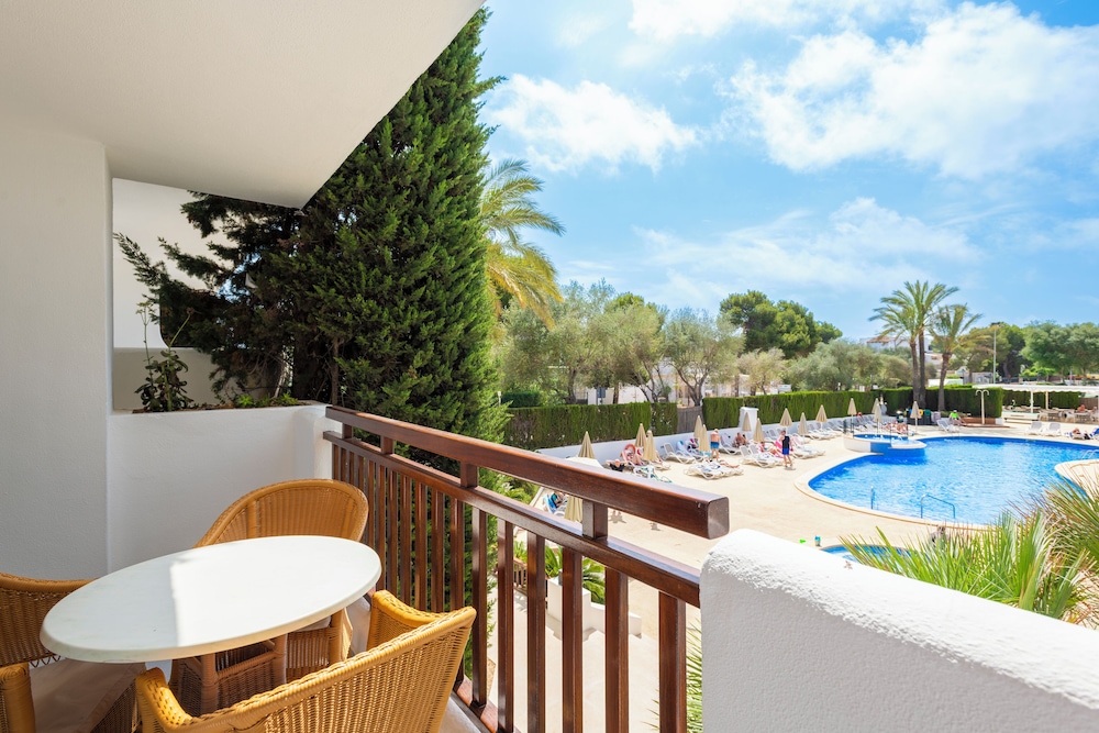 Inturotel Esmeralda Garden — Swimming pool in Cala d´Or, Balearic Islands