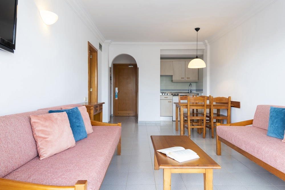 Inturotel Esmeralda Garden — Hotel rooms in Cala d´Or, Balearic Islands