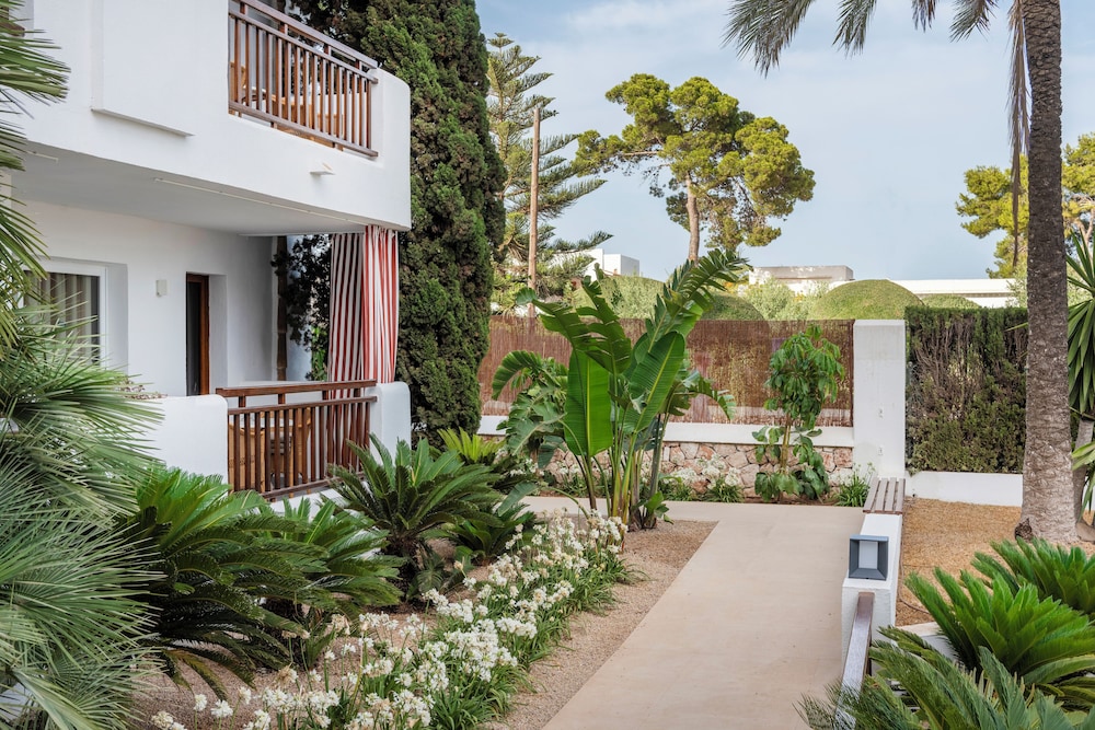 Inturotel Esmeralda Garden — Hotel building in Cala d´Or, Balearic Islands