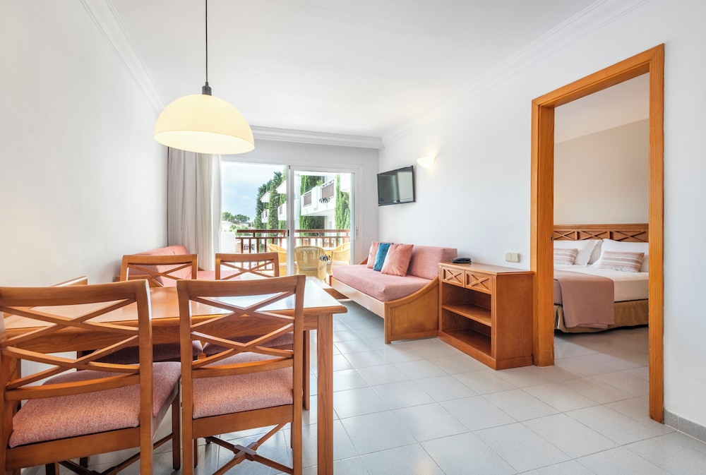 Inturotel Esmeralda Garden — Hotel rooms in Cala d´Or, Balearic Islands