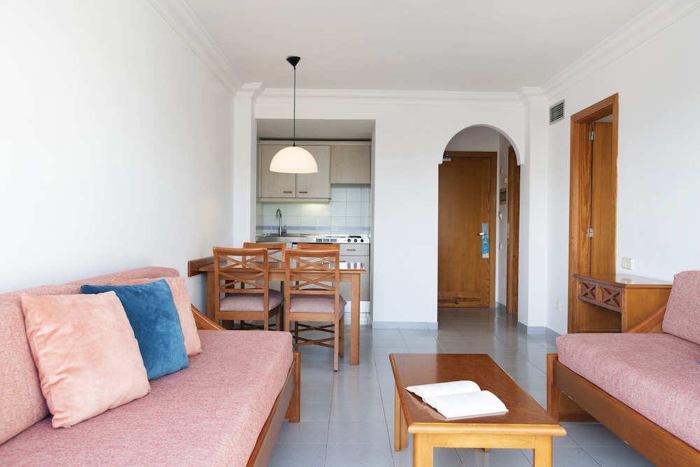 Inturotel Esmeralda Garden — Hotel rooms in Cala d´Or, Balearic Islands