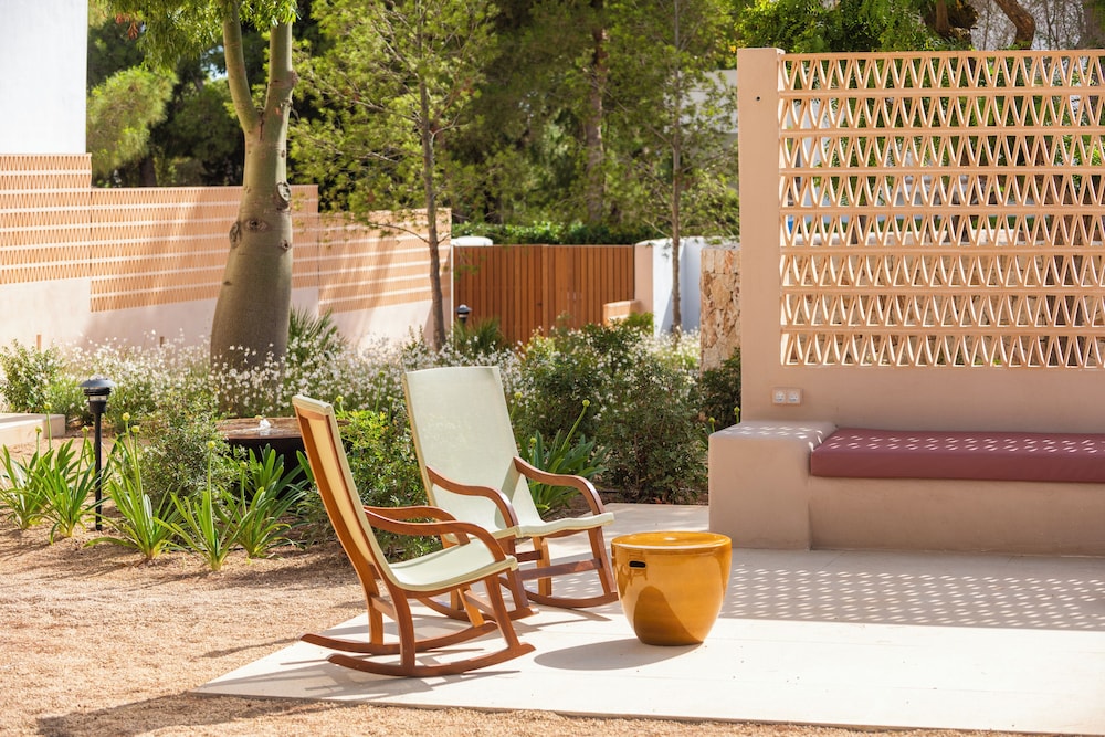 Inturotel Esmeralda Garden — Hotel building in Cala d´Or, Balearic Islands