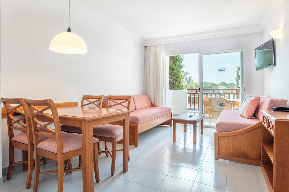 Inturotel Esmeralda Garden — Hotel rooms in Cala d´Or, Balearic Islands
