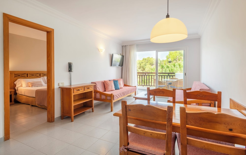 Inturotel Esmeralda Garden — Hotel rooms in Cala d´Or, Balearic Islands