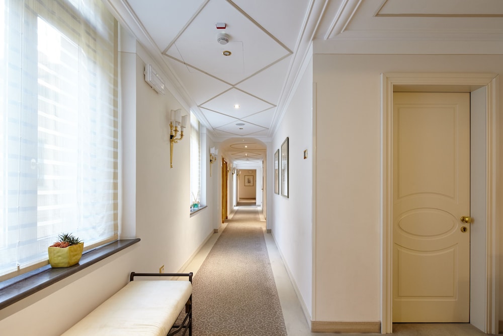 Golden Tower Hotel & Spa — Hotel building in Florence, Tuscany