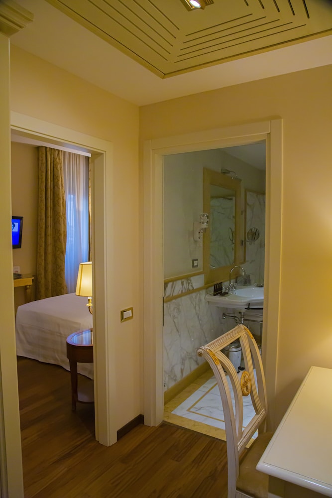 Golden Tower Hotel & Spa — Hotel rooms in Florence, Tuscany