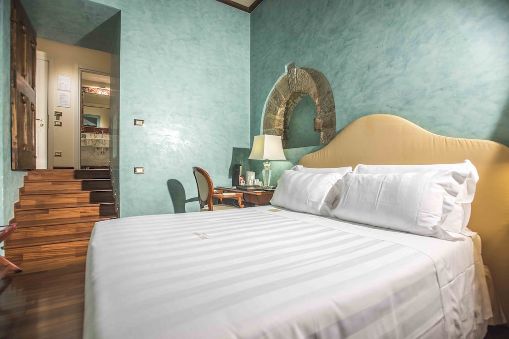 Golden Tower Hotel & Spa — Hotel rooms in Florence, Tuscany