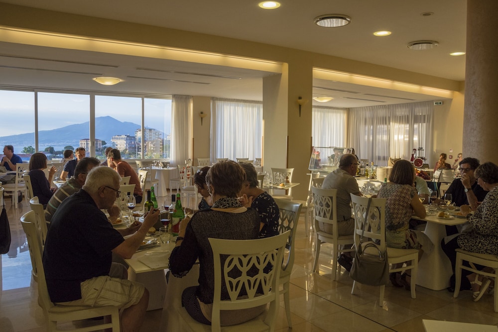 Grand Hotel Moon Valley — Restaurant & bars in Vico Equense, Campania