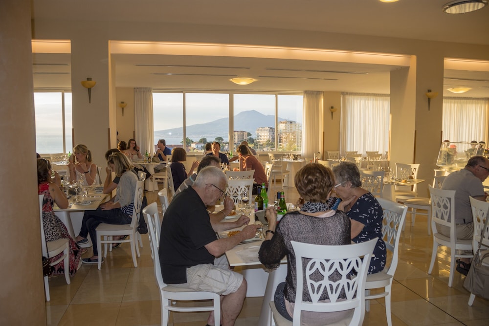 Grand Hotel Moon Valley — Restaurant & bars in Vico Equense, Campania