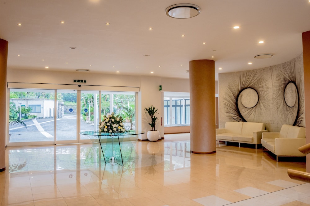 Grand Hotel Moon Valley — Hotel building in Vico Equense, Campania