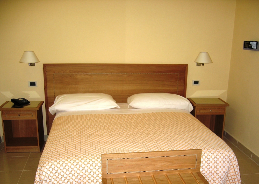 Grand Hotel Moon Valley — Hotel rooms in Vico Equense, Campania