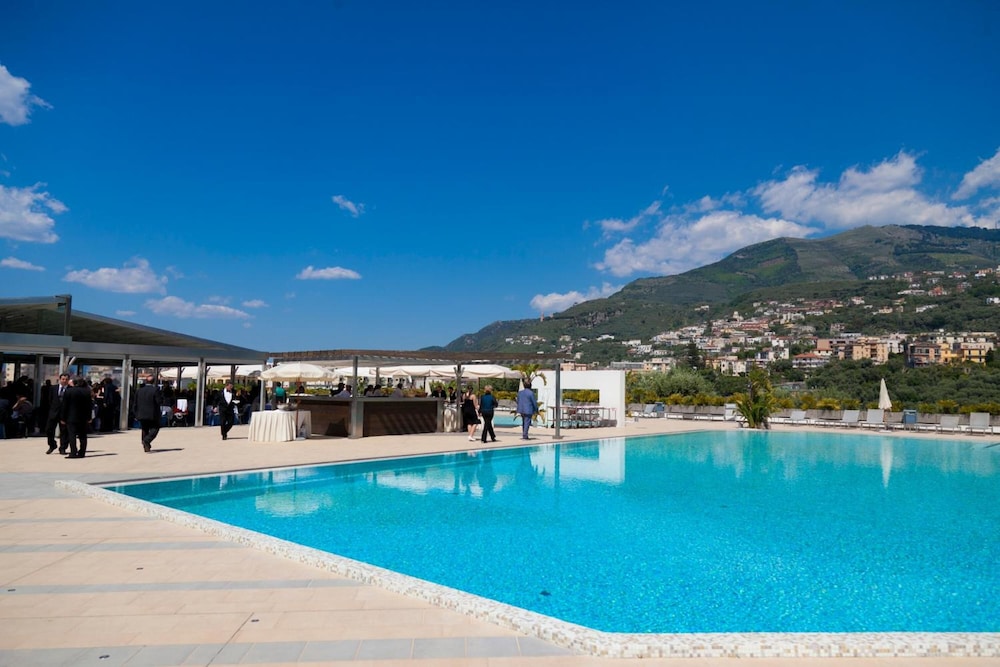 Grand Hotel Moon Valley — Swimming pool in Vico Equense, Campania