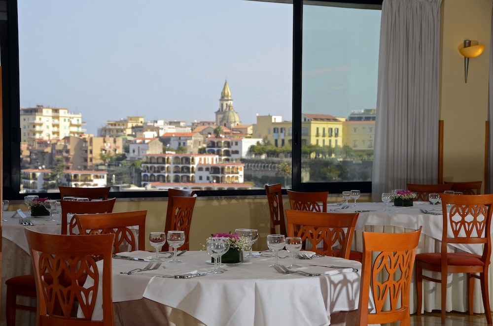 Grand Hotel Moon Valley — Restaurant & bars in Vico Equense, Campania