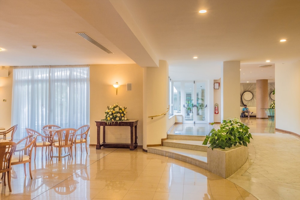 Grand Hotel Moon Valley — Hotel building in Vico Equense, Campania