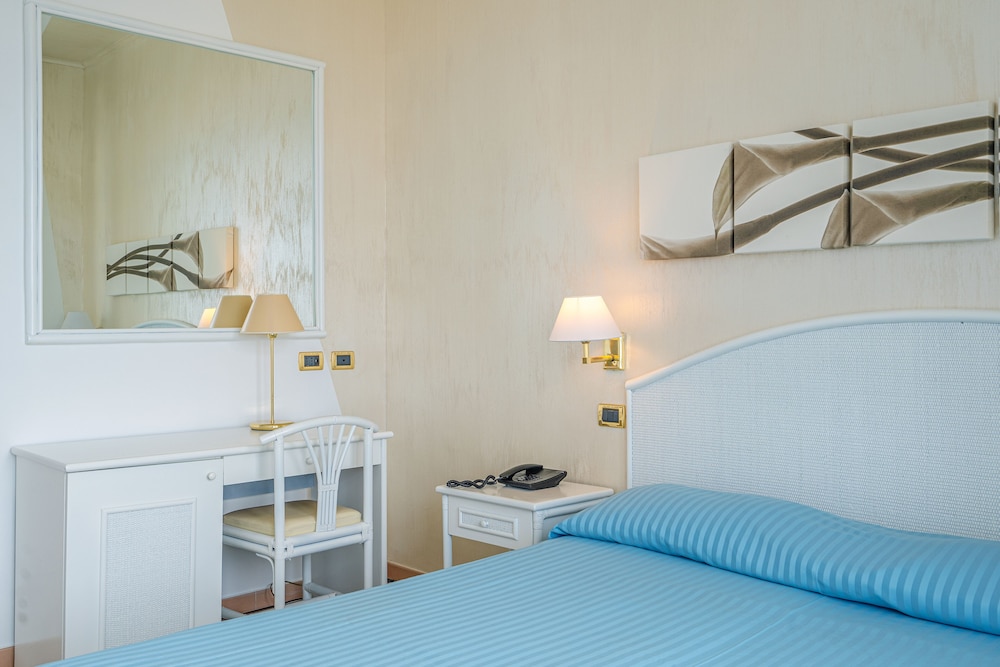 Grand Hotel Moon Valley — Hotel rooms in Vico Equense, Campania