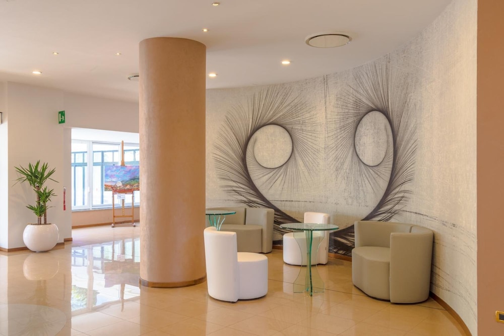 Grand Hotel Moon Valley — Hotel building in Vico Equense, Campania