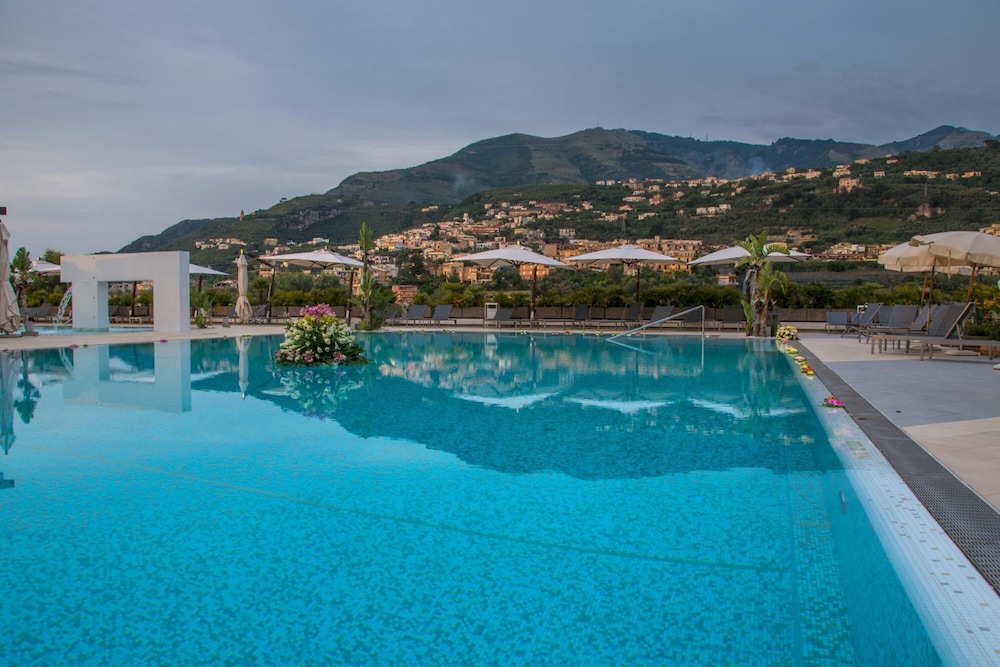 Grand Hotel Moon Valley — Swimming pool in Vico Equense, Campania