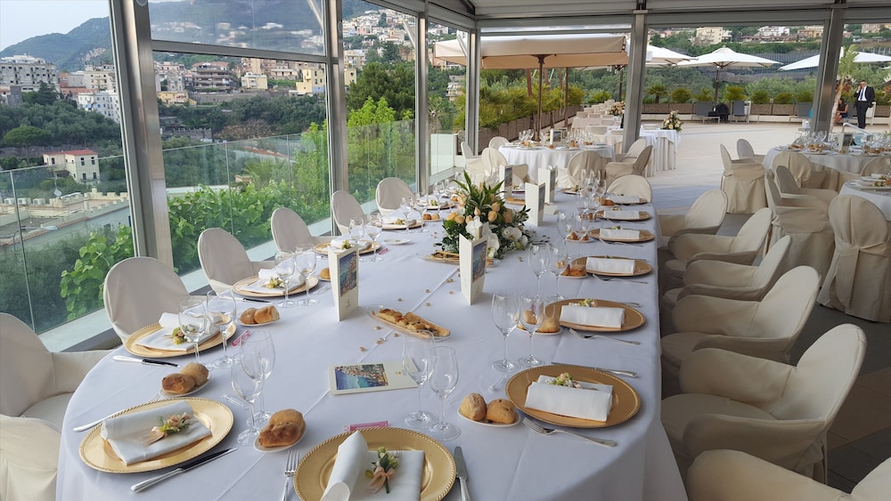 Grand Hotel Moon Valley — Restaurant & bars in Vico Equense, Campania