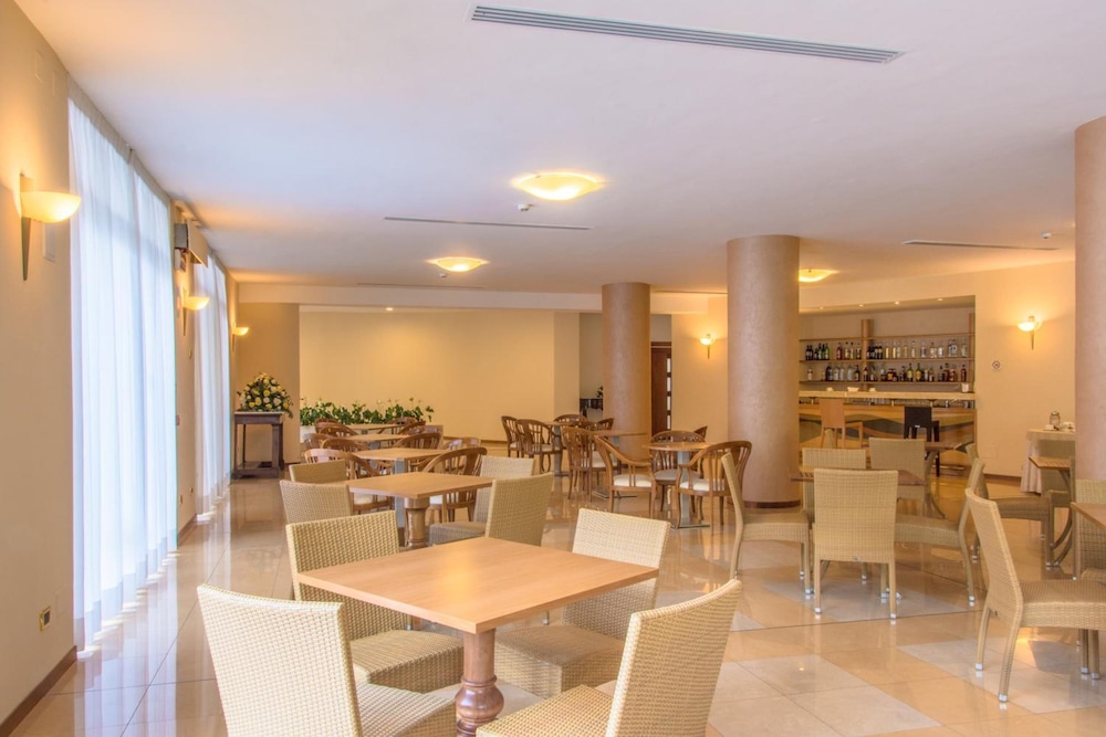 Grand Hotel Moon Valley — Restaurant & bars in Vico Equense, Campania