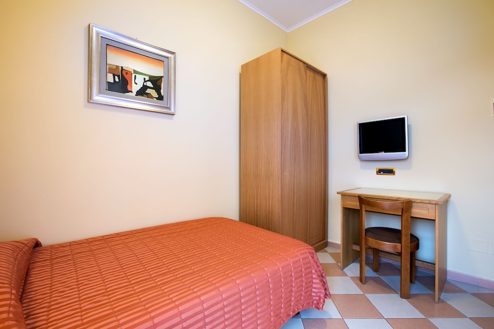 Grand Hotel Moon Valley — Hotel rooms in Vico Equense, Campania