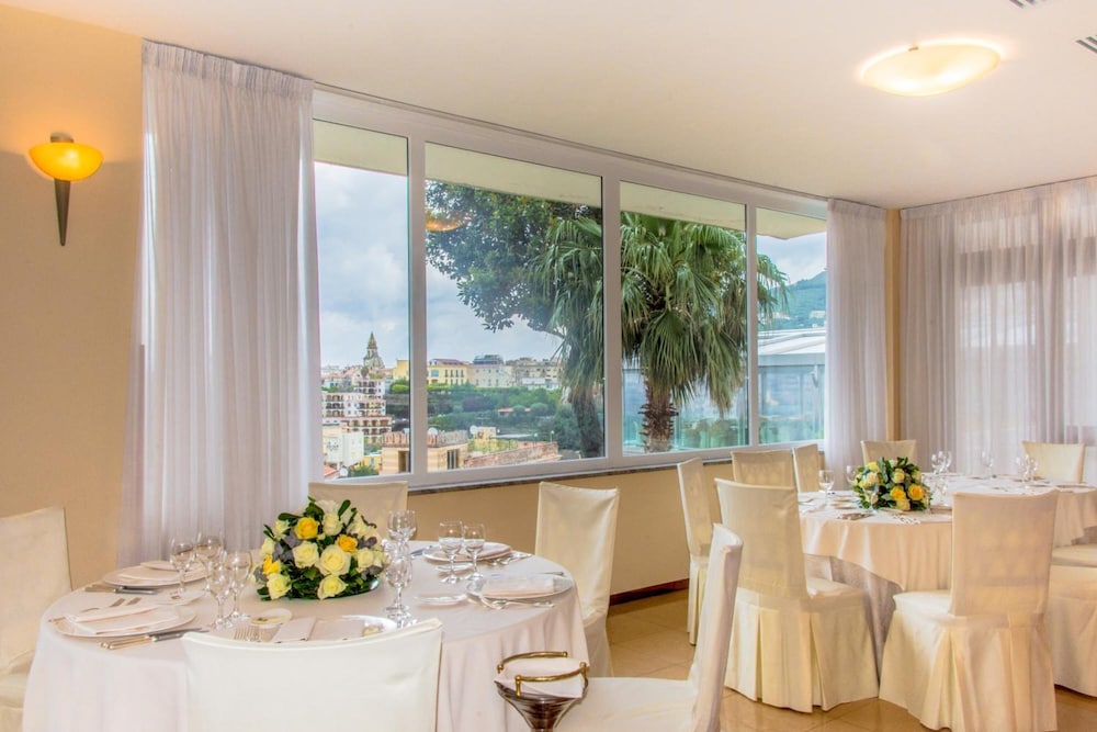 Grand Hotel Moon Valley — Restaurant & bars in Vico Equense, Campania