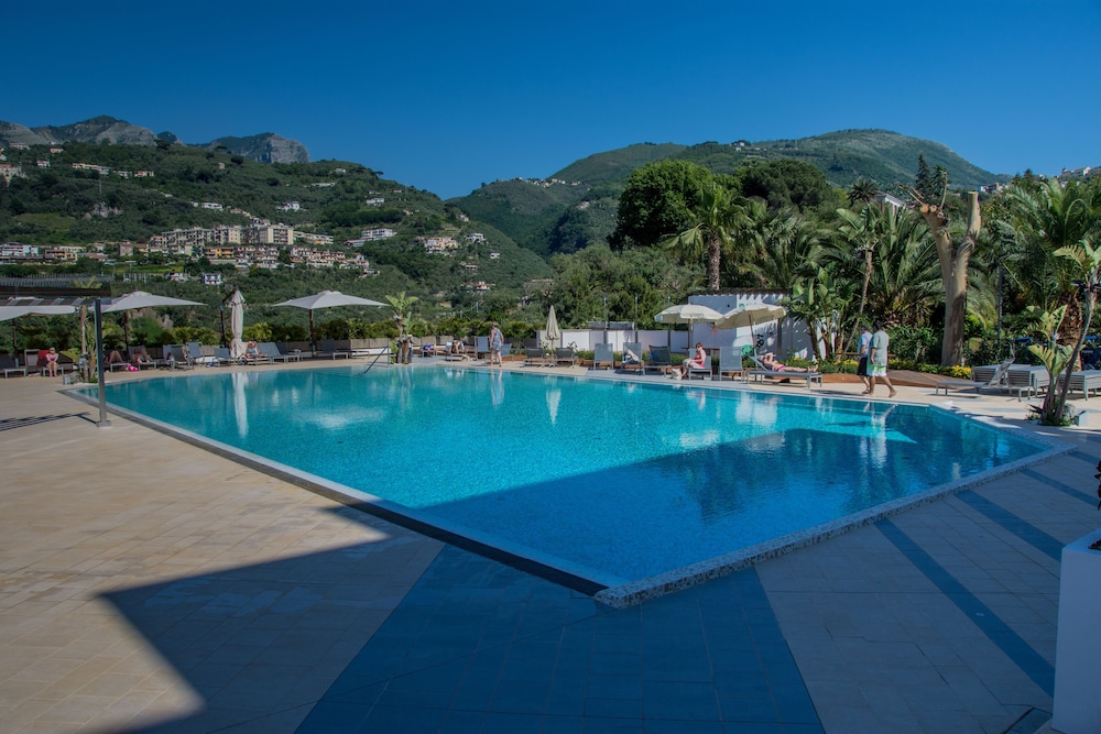 Grand Hotel Moon Valley — Swimming pool in Vico Equense, Campania