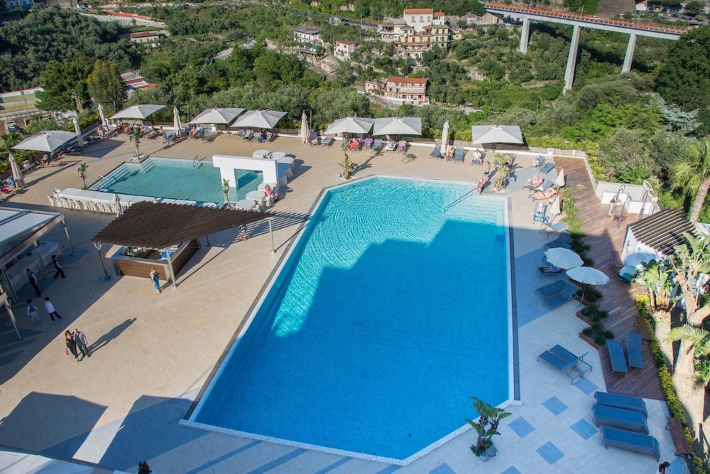 Grand Hotel Moon Valley — Swimming pool in Vico Equense, Campania
