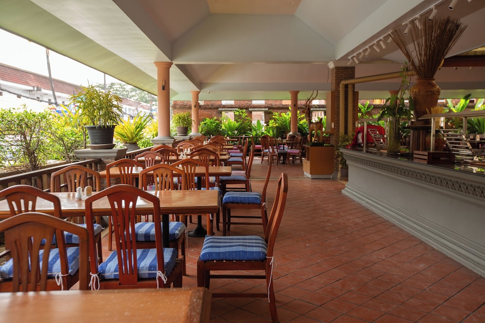 Phuket Orchid Resort and Spa — Restaurant & bars in Karon, Phuket Province