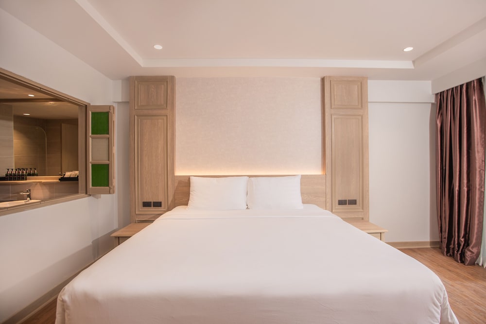 Phuket Orchid Resort and Spa — Hotel rooms in Karon, Phuket Province