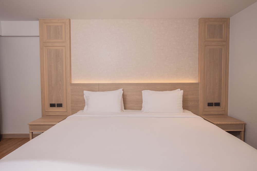 Phuket Orchid Resort and Spa — Hotel rooms in Karon, Phuket Province