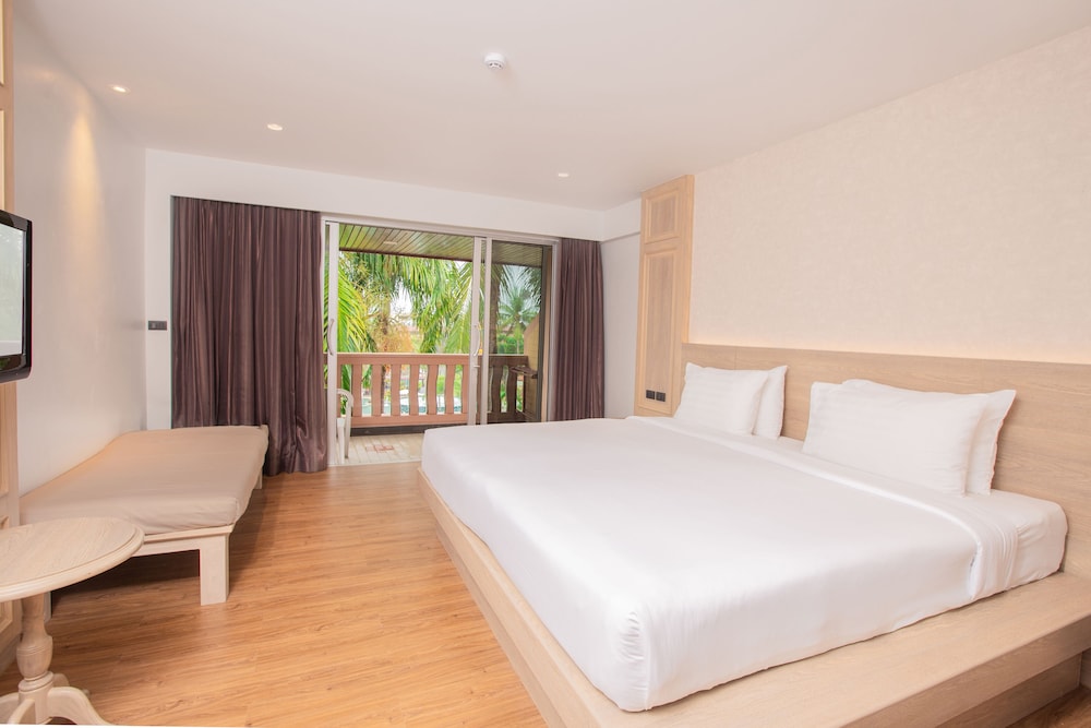 Phuket Orchid Resort and Spa — Hotel rooms in Karon, Phuket Province