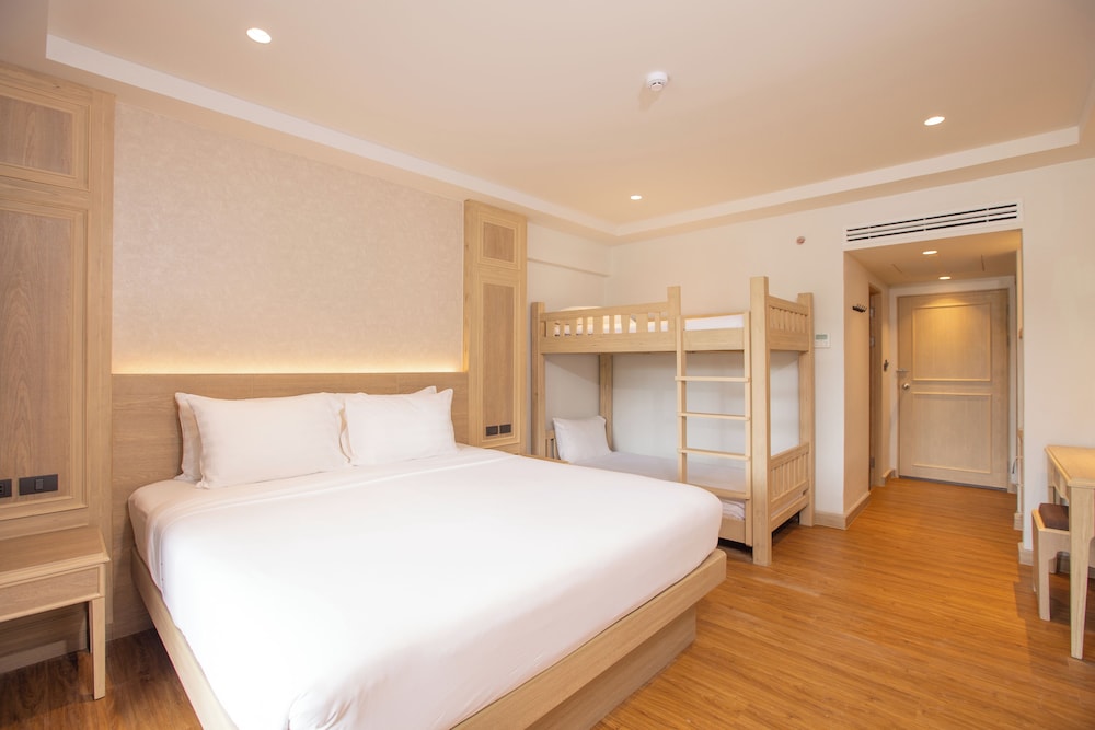 Phuket Orchid Resort and Spa — Hotel rooms in Karon, Phuket Province