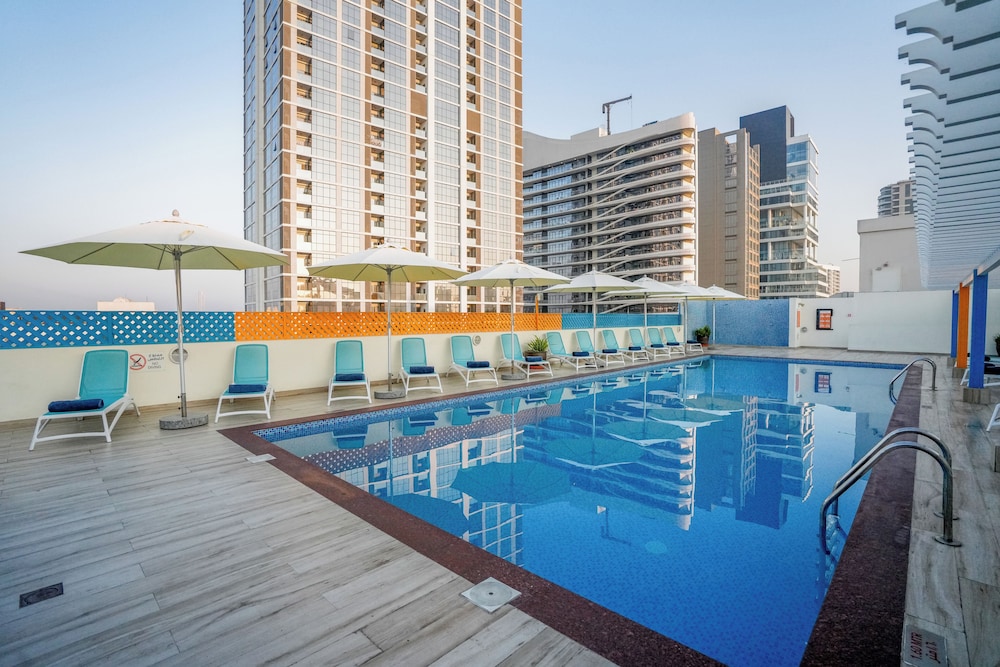 Citymax Bur Dubai — Swimming pool in Dubai