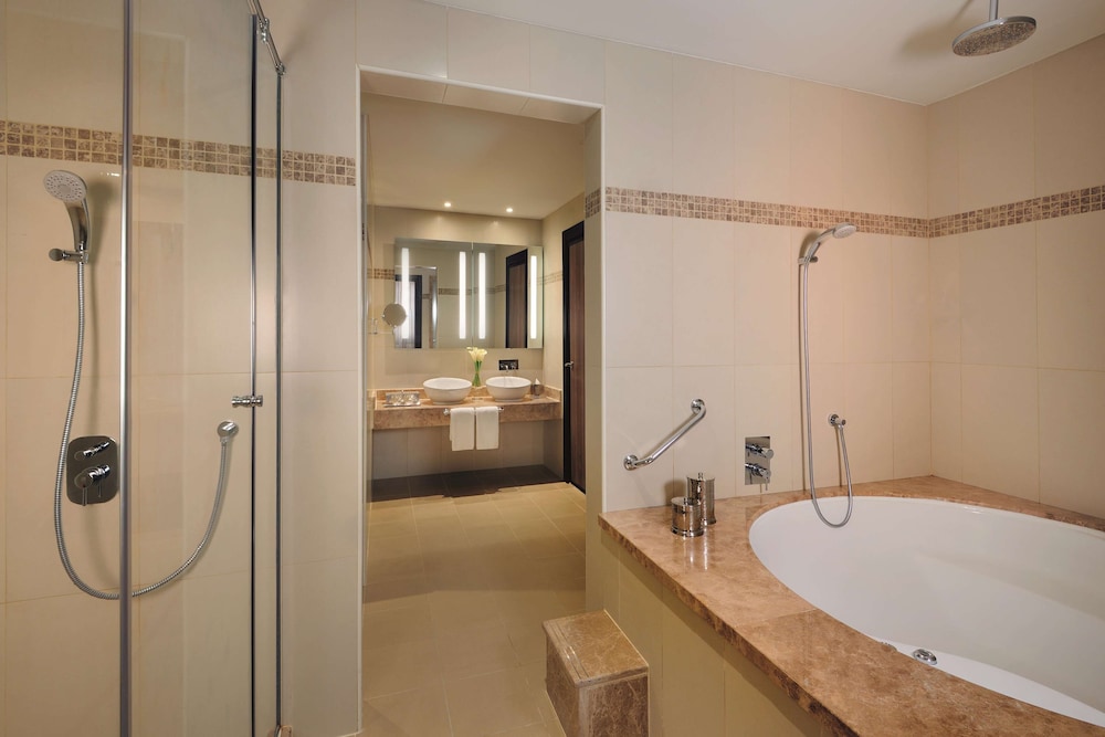 Avani Deira Dubai Hotel — Hotel rooms in Dubai