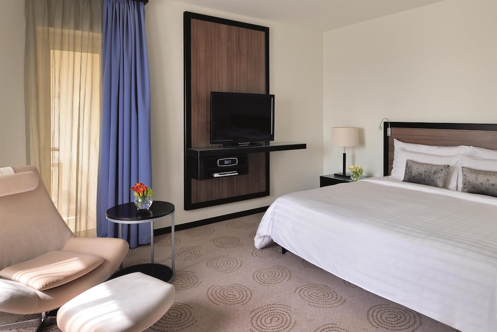 Avani Deira Dubai Hotel — Hotel rooms in Dubai
