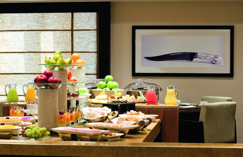 Avani Deira Dubai Hotel — Restaurant & bars in Dubai