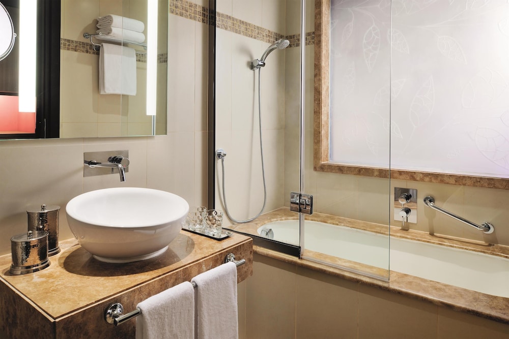 Avani Deira Dubai Hotel — Hotel rooms in Dubai
