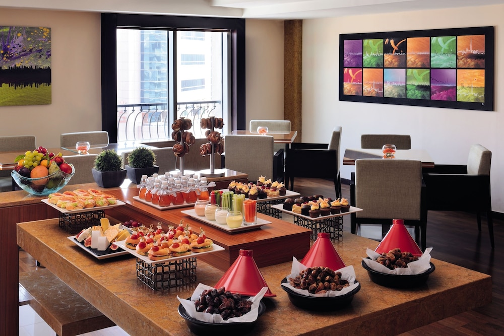 Avani Deira Dubai Hotel — Restaurant & bars in Dubai