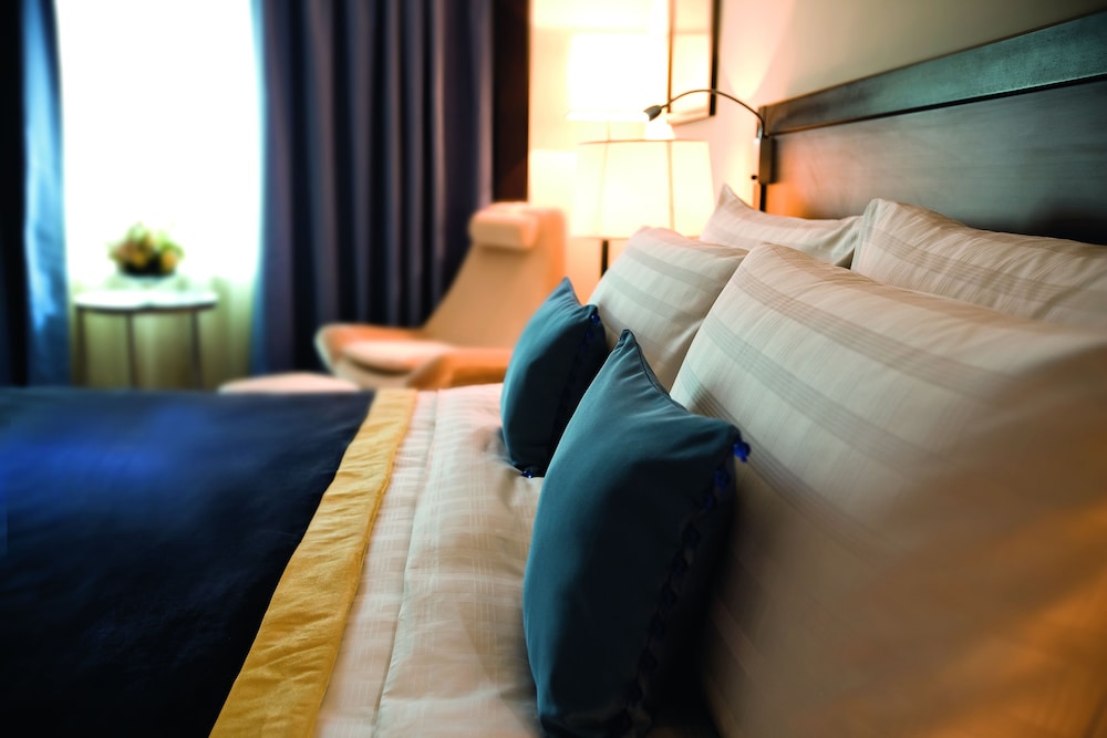 Avani Deira Dubai Hotel — Hotel rooms in Dubai
