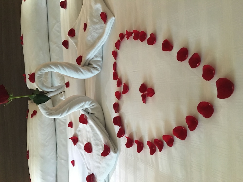 Avani Deira Dubai Hotel — Hotel rooms in Dubai