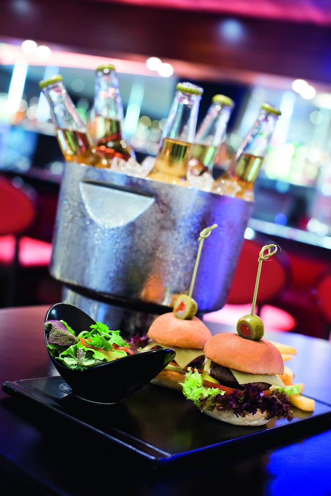 Avani Deira Dubai Hotel — Restaurant & bars in Dubai